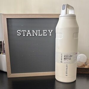 Stanley Cream Glimmer IceFlow Cap and Carry Lid Bottle 50 oz